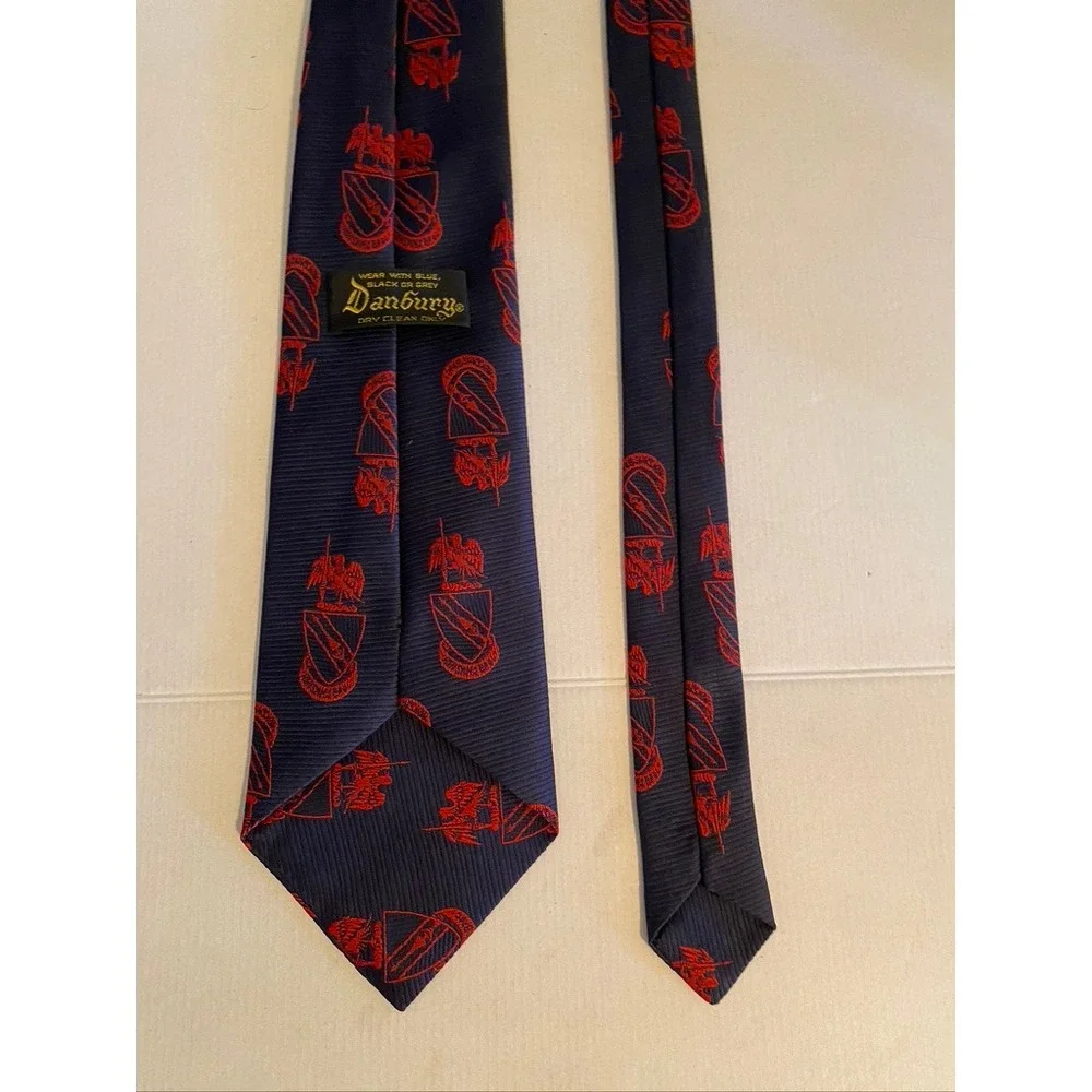 Danbury Mens Navy Blue Red Crest Eagle Motif Silk Blend Necktie 3.25 Inch Width